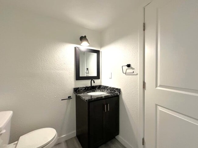 Building Photo - Gated community offering 3 bedrooms and 2....