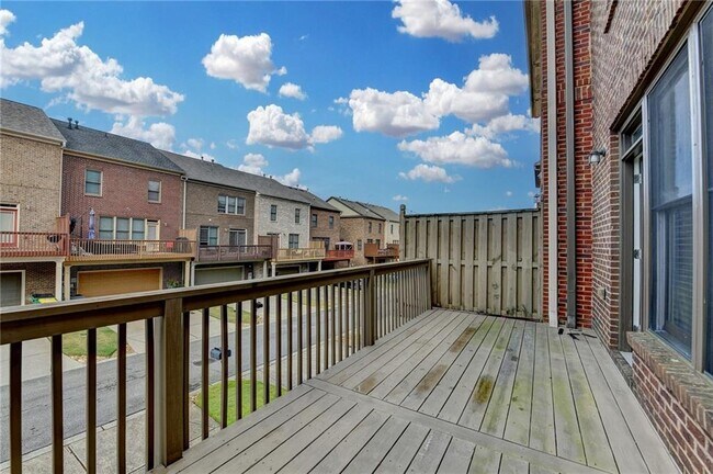 Building Photo - 812 Red Hart Ln