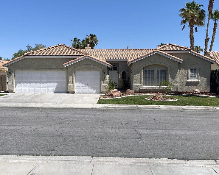 front - 730 Altacrest Dr