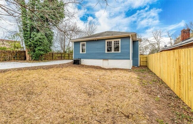 Building Photo - 1497 Rogers Ave SW