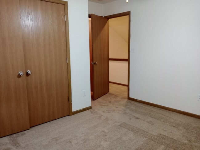 Building Photo - 701-703 Glenstone Dr.