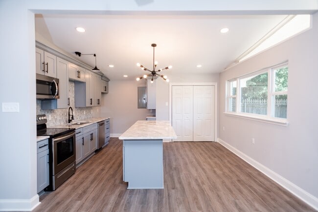 Building Photo - 2184 3rd St