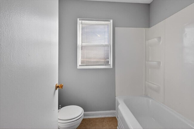 Building Photo - 2216-2216 Norden Ct