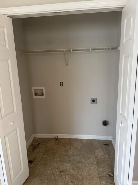 Building Photo - 40 Hanna Dr