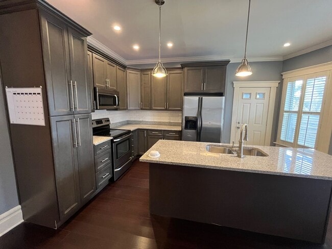 Building Photo - 991-993 Bryden Road