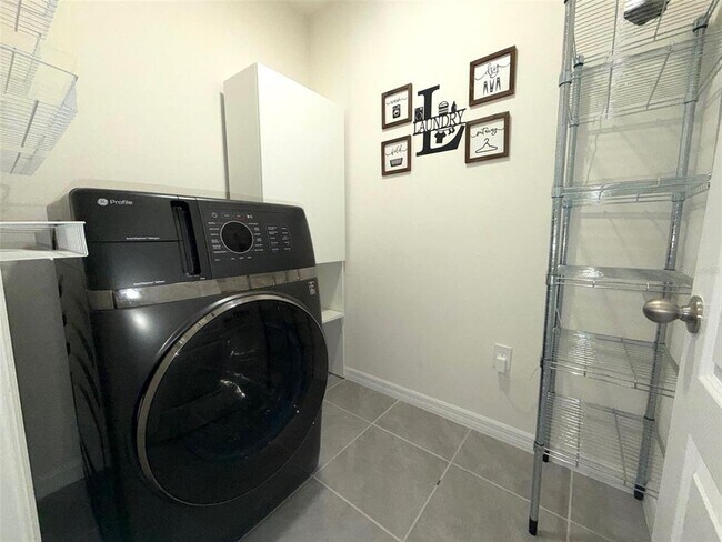 Building Photo - 1329 Derry Ave