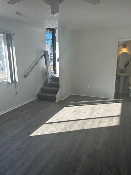 Building Photo - 2530 Taylor Ln