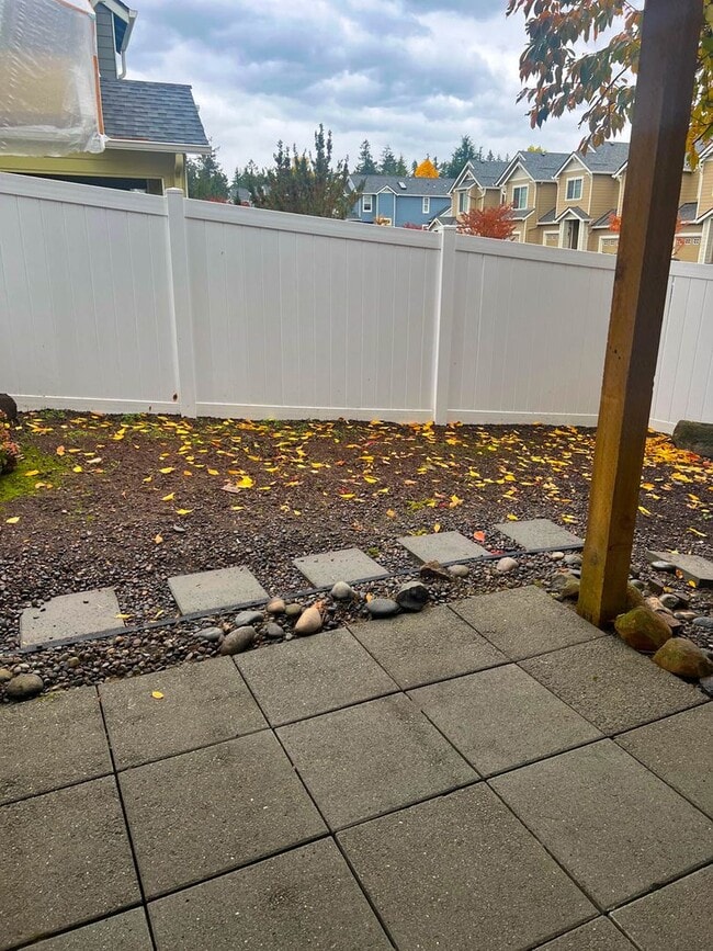 Building Photo - Beautiful West Linn Home in a Quiet, Desirable Neighborhood