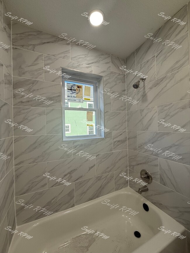 Building Photo - 1034 Oakland Ave