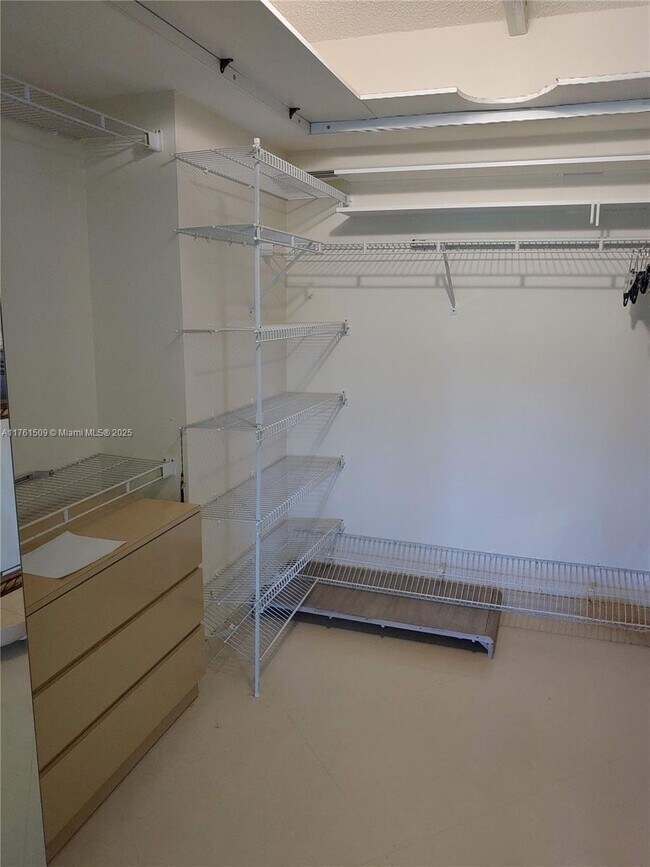 Building Photo - 19101 NE 36th Pl