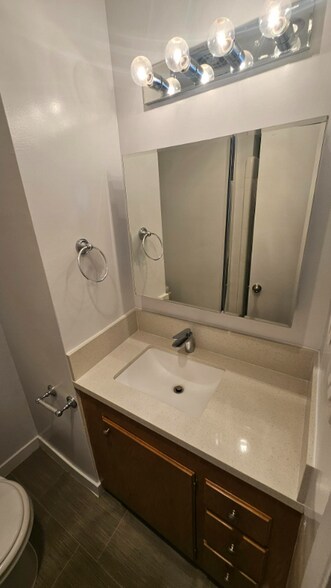 Building Photo - 545 Hayworth Ave