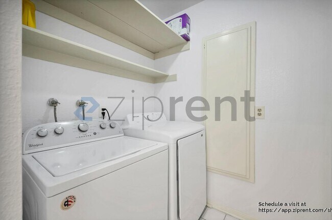 Building Photo - 1311 W Capitol Dr