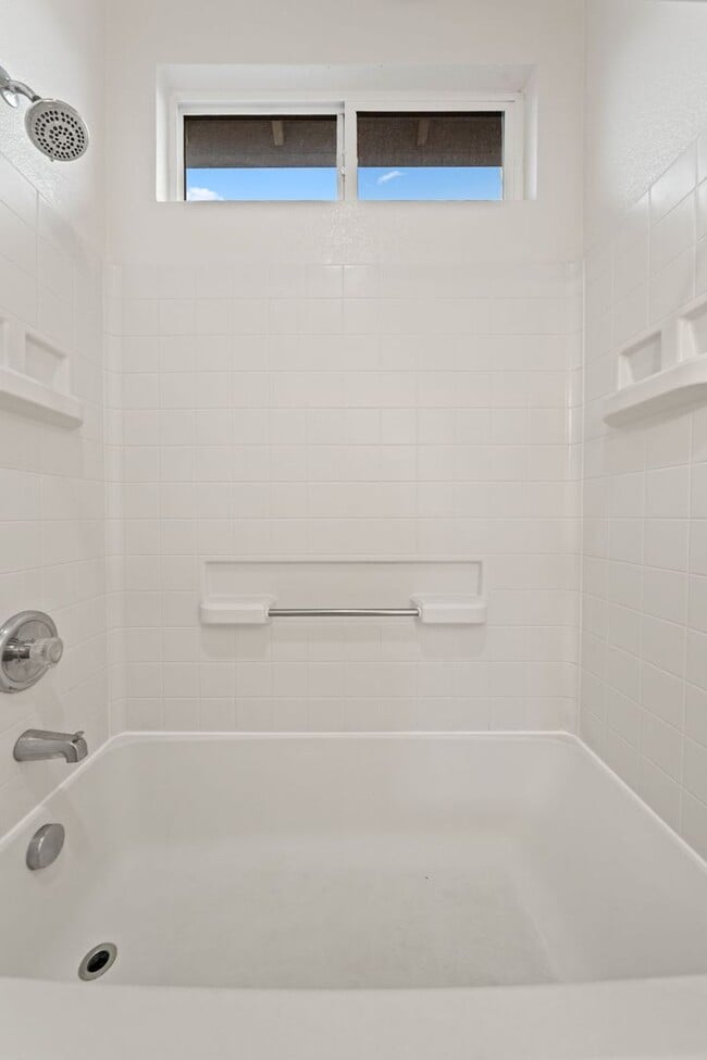 Building Photo - 10228 Pedra Do Sol Way