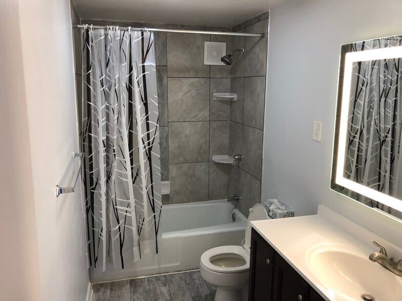 Bathroom - 3701 S George Mason Dr