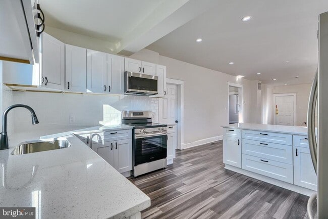 Building Photo - 6504 Rosemont Ave