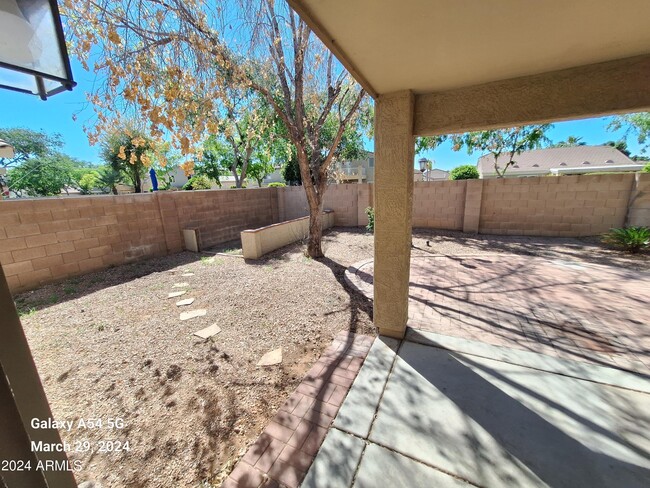 Building Photo - 9205 W Lone Cactus Dr