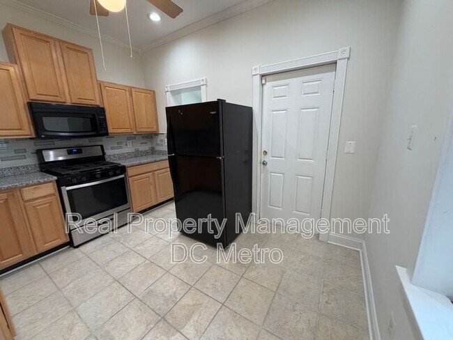 Building Photo - 1219 Pleasant St SE