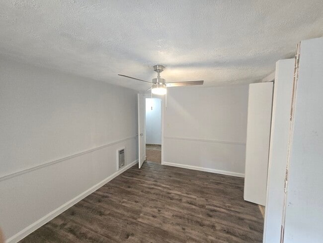 Building Photo - 1007 Olsen Ave