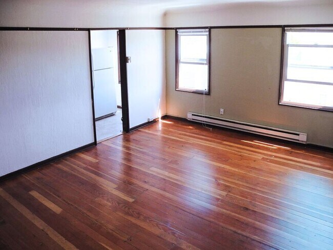 Building Photo - 6209 1/2 15th Ave NW-304