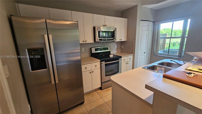Building Photo - 2255 Anchor Ct