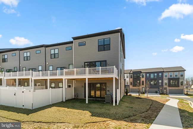Building Photo - 720 Glenn Lk Dr