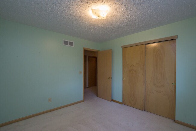 Building Photo - 6657 Delburn Ct