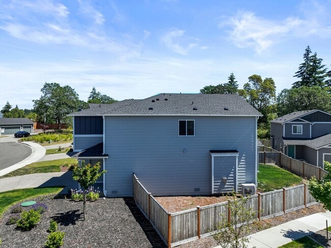 Building Photo - Modern 3-Bed Home in Lacey - $25K+ in Upgr...