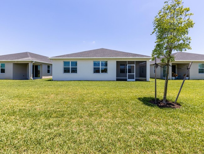 Building Photo - 6632 Cloverdale Ave