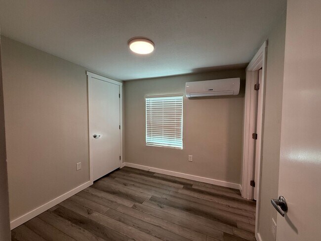 Building Photo - A606