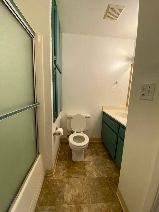 Building Photo - Two bedroom Two bath Condo close to the NV...
