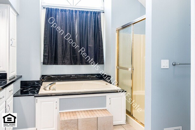 Building Photo - 8218 Fountainhead Dr