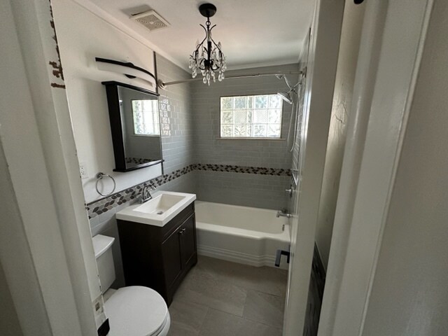 Building Photo - Upgraded 4 bedroom, 2 bath beauty in Englewood!