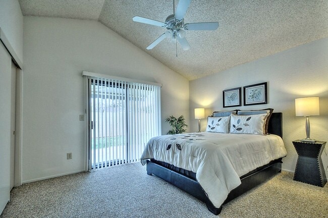 Building Photo - South Natomas One Story with 1 car garage 2 Bed 2 Bath