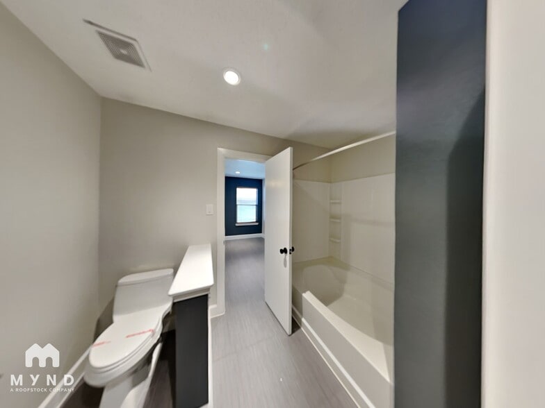 Building Photo - 5455 San Patricio Dr