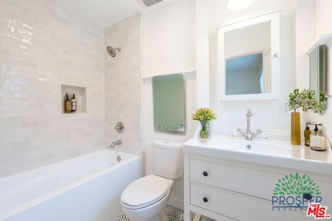 Building Photo - 314 N Venice Blvd