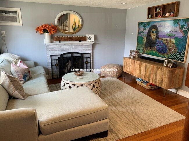 Building Photo - 53 Gale St