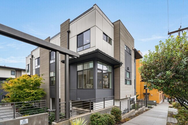 Building Photo - 718 3rd Ave N