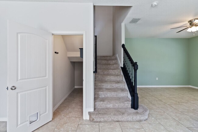 Building Photo - Beautiful 4/2.5 Townhome For Rent in Harmony
