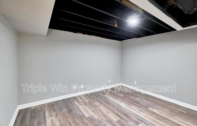 Building Photo - 121 Walnut Hill Dr