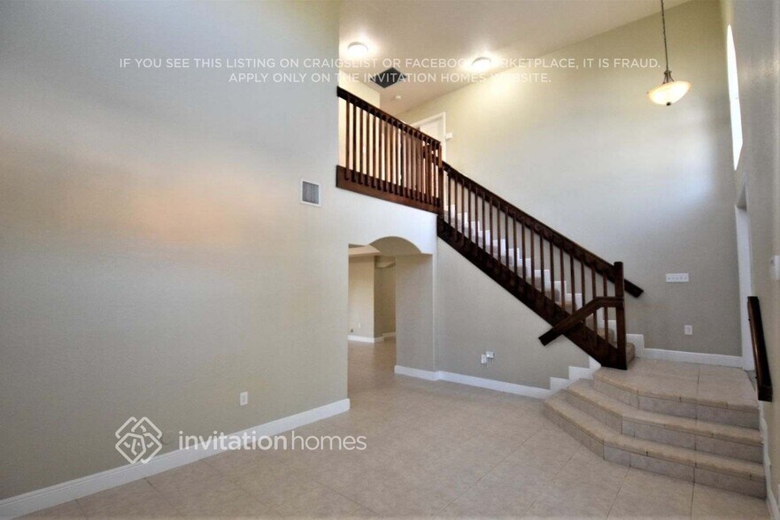 Building Photo - 4390 SW 159th Ave