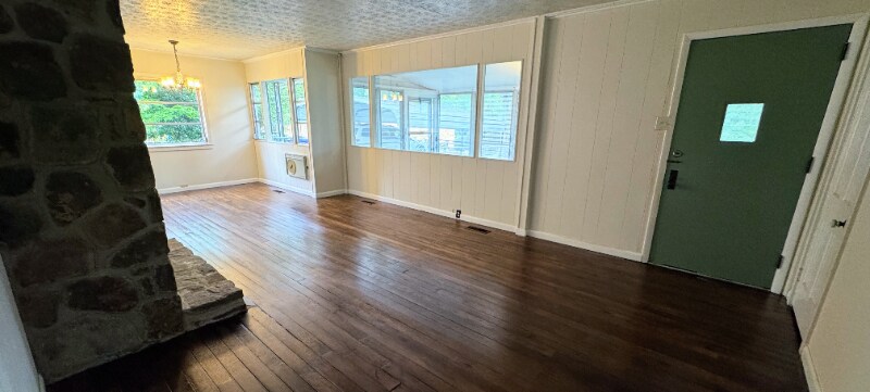 Building Photo - 465 East Dr