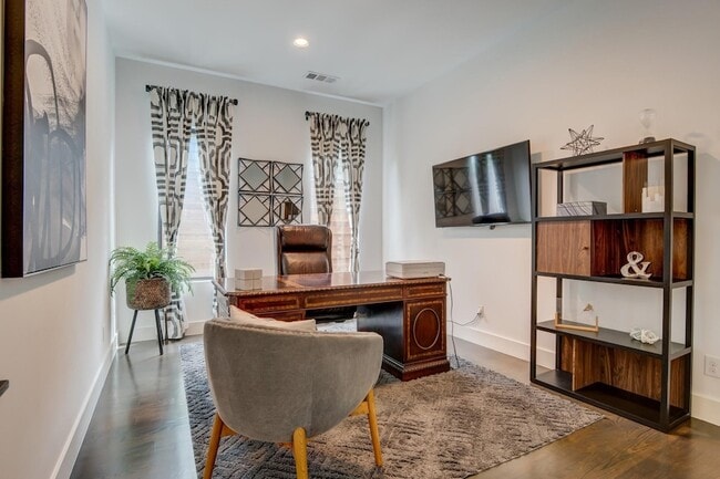 Building Photo - 5017 Milam St