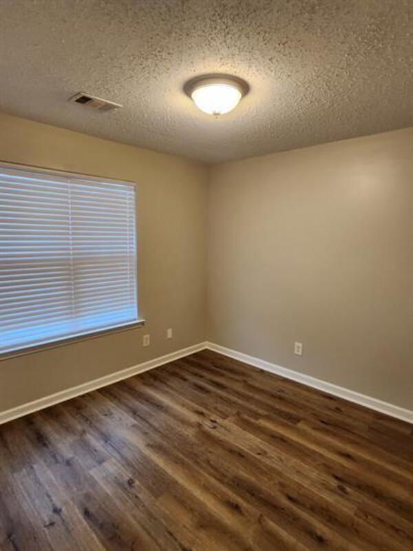 Building Photo - 404 Dunmurry Pl