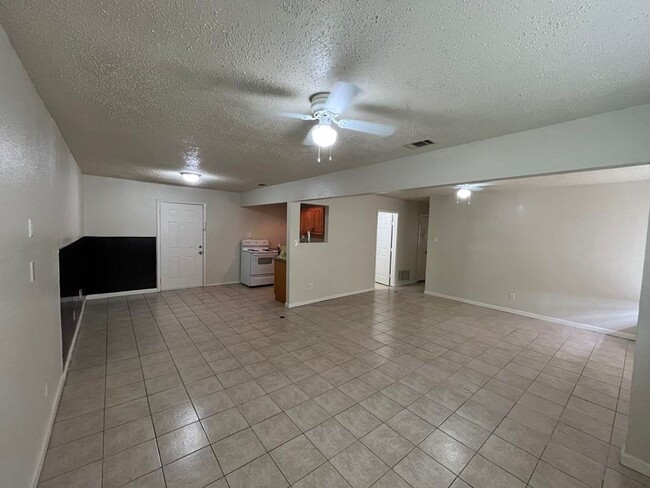 Building Photo - 3 Bedroom House in Garland, TX