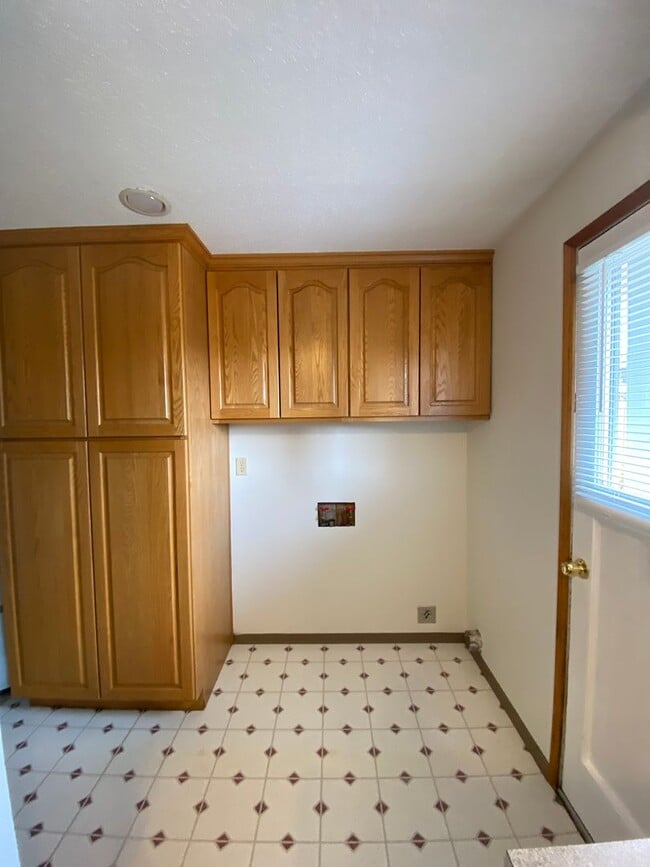 Building Photo - 705 S 45th Ave
