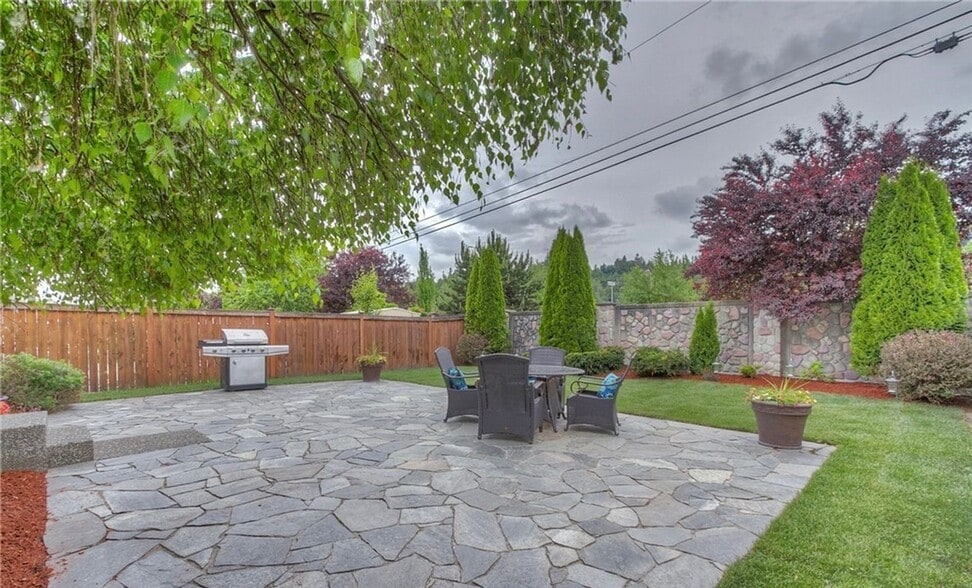 Building Photo - Beautiful Renton Home with A/C Available from now to 5/4/26