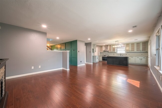 Building Photo - 9226 MacMillan Ln