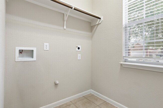 Building Photo - 8911 Headstall Dr