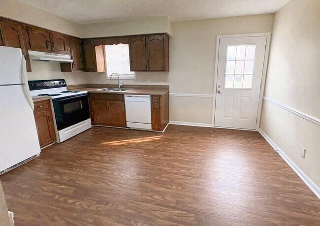 Building Photo - 1810 Summerhaven Ave