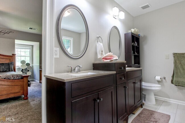 Building Photo - 208 Wysteria Ct